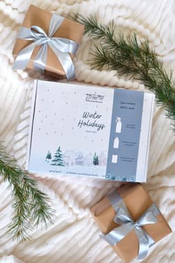 Il Bucato di Adele Wasparfum - Cadeauset - Winter Holidays Kit Puur Wit - Wasparfum 100 ml - Textiel Parfum Spray 150 ml — thumbnail 2