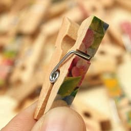 - Houten Wasknijpers - Foto Clips - Kleurrijk - Ambachten - Geschilderd - Geschikt voor Scrapbooking - 100 Stuks 3.5 cm Kleurrijke Geschilderde Hout Wasknijper voor Foto Clips Schroot Boeking Ambachten Gift Wrapping. — thumbnail 4