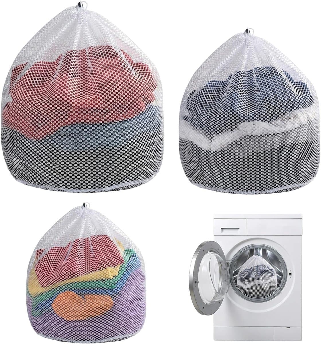 Waszakken met Trekkoord, 3 Maten, Wit | Beschermt fijne was: 3 witte polyester zakken van 30 x 40, 40 x 50 en 50 x 60 cm met trekkoord, voor lingerie en reizen. — afbeelding 1