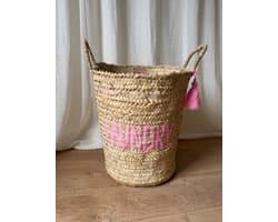 Wasmand - Roze - Was – Mand - Badkamer - Opbergmand - Palmblad - Laundry - Laundrybasket- Rieten mand - Speelgoed - Opbergen - Pompon - Wol – Geschenk - Kinderkamer - Handgemaakt - Decoratie - Geboorte - Cadeau