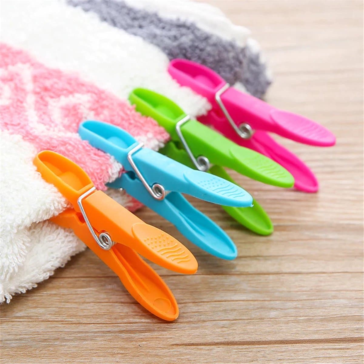 Gadgetpoint - Plastic Knijpers - Wasknijpers - Kunststof Clothes Pins - Wassen - Ophangen - Set van 24 stuks Multicolor — afbeelding 1