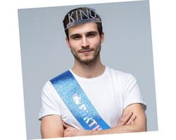 1set Verstelbare Verjaardagskroon Sjerp Set Voor Mannen Duurzame Feestdecoraties Voor Verjaardagen Bruiloften Prom Glitterende Kroon Sjerp Van