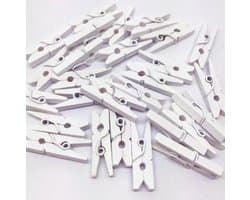 Kleine houten mini knijpers - 50 STUKS - Wit - Knijpertjes - Fotoknijpers - Geboorte wasknijpers - 2.5 CM - Kaartknijpers - Foto knijpers - Knijper om foto's aan op te hangen - Fotohouder - Knijpers - Wasknijpers - Kerstkaart hangers - Polaroid