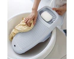 Innovatief en duurzaam wasbord met een compact, antislip ontwerp en een ingebouwd zeepbakje. Lichtgewicht, draagbaar en betaalbaar, een uitstekend cadeau voor de feestdagen. Grijs