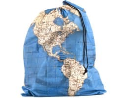 Kikkerland Waszak - Wereldkaart print - Voor je vuile was - Laundry bag - Travel accessoire - 17x10 cm